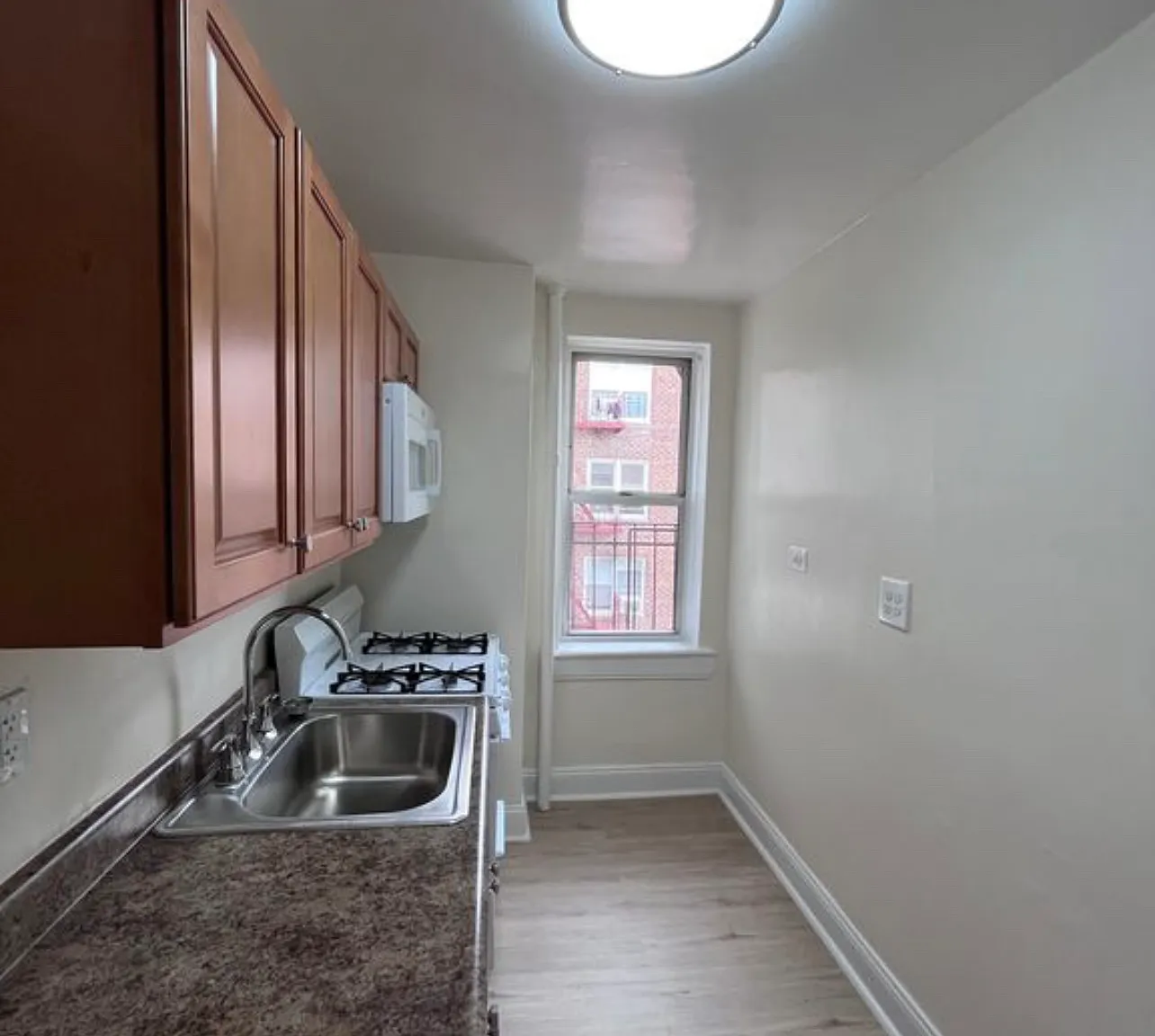 2 bed, 900 sqft, $2,700 — Photo 2