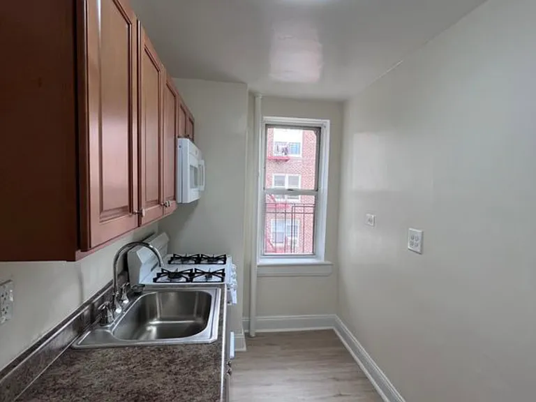 2049 20th Ln #4A — Photo 2