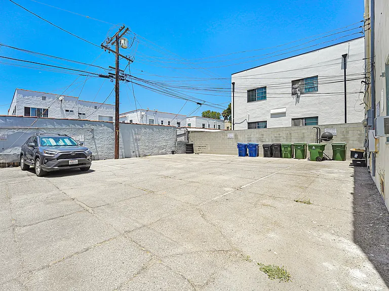 325 N Stanley Ave #327 — Photo 7