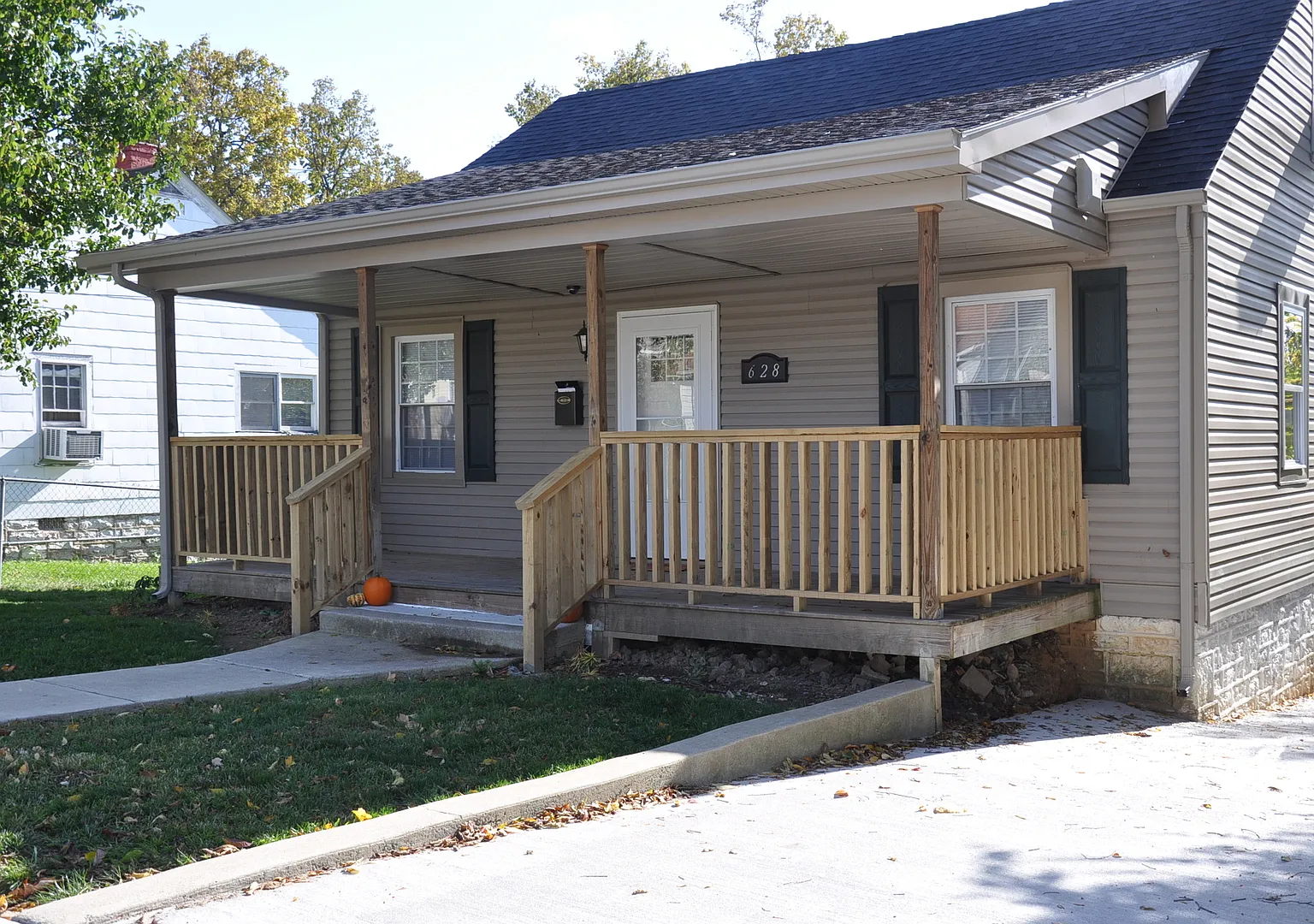 628 Addison Avenue - Real Quiet — Photo 1