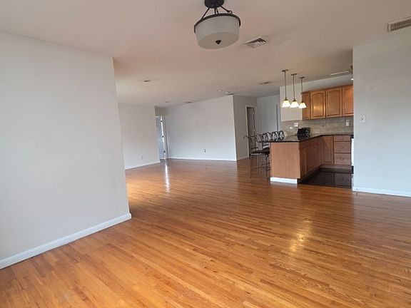 5th image of 342 Sherman St #2