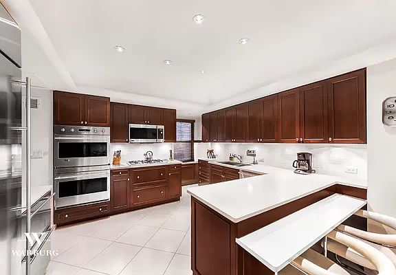 3rd image of 983 Park Ave #5C