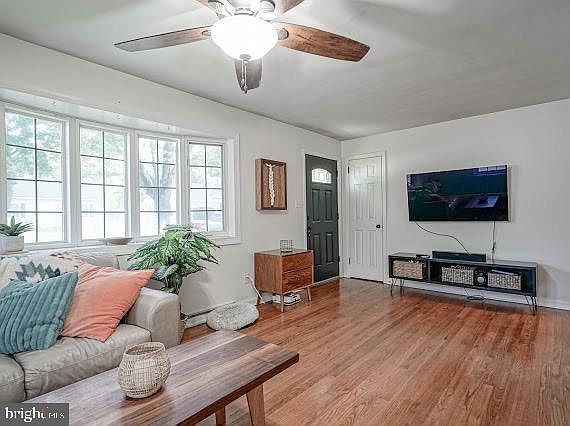 5th image of 87 Lincoln Dr
