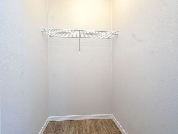 3rd image of 312 Monticello Ct