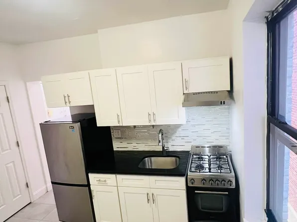 31-32 29th Street image 1 of 11