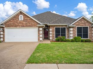 325 Village Pkwy, Crowley, TX 76036