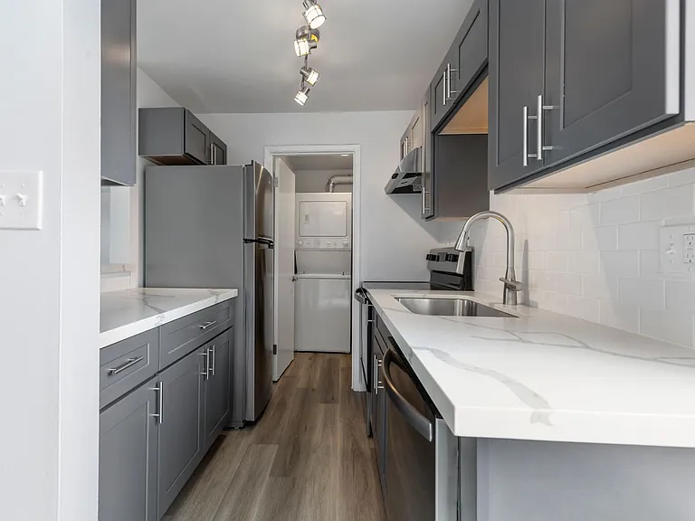 The Hallmark Apartments — Photo 25