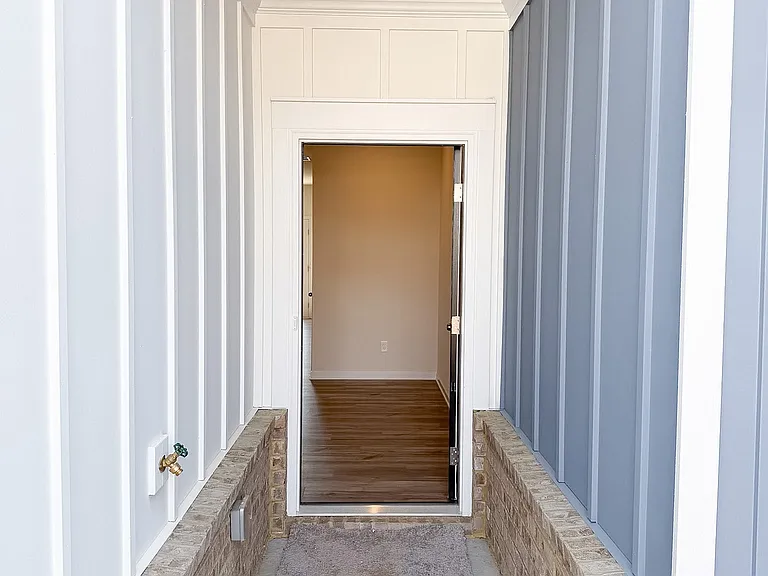 1015 Stiles Ct — Photo 2