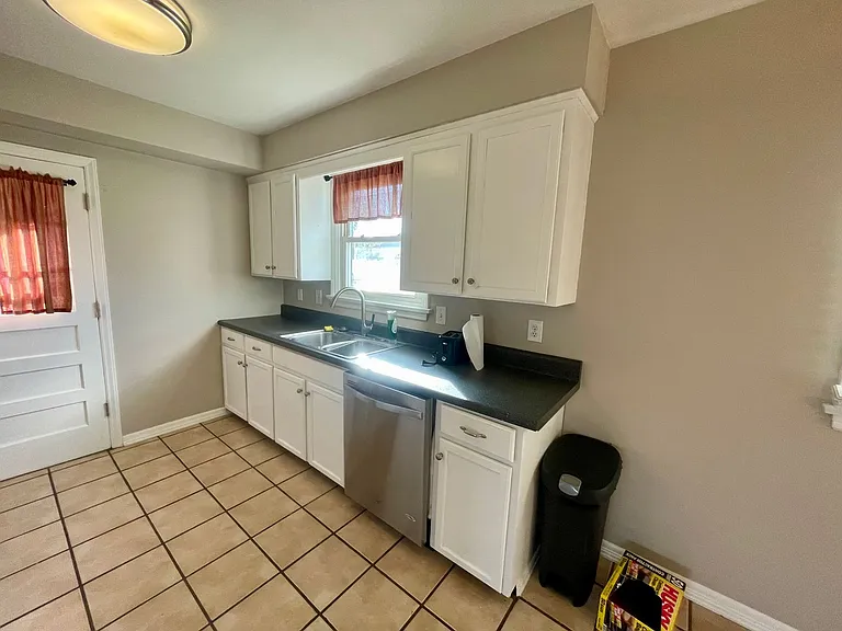 727 Sandusky Dr — Photo 4