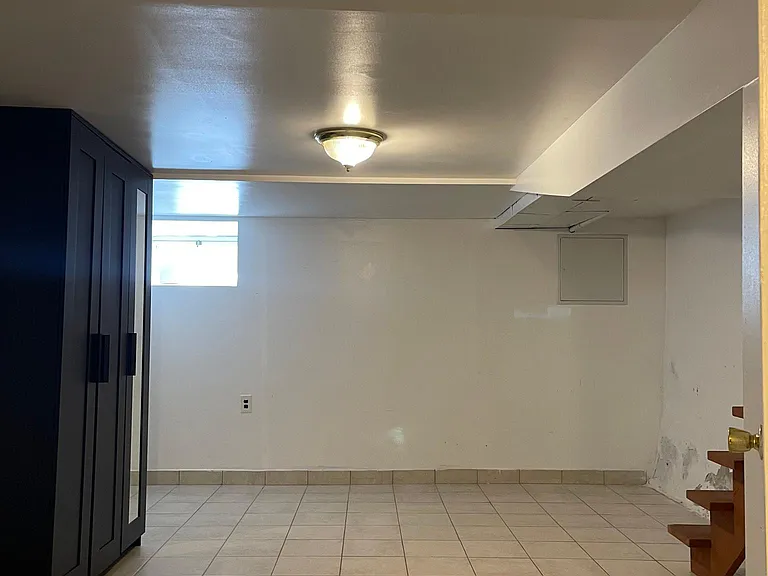 2732 S Marshall St — Photo 12