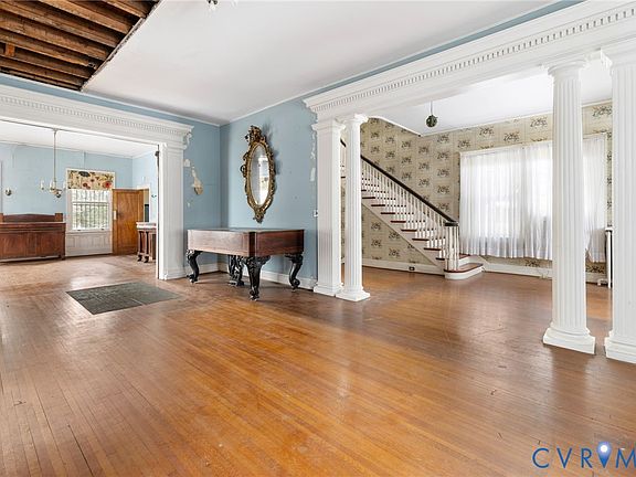 5th image of 114 Marshall St