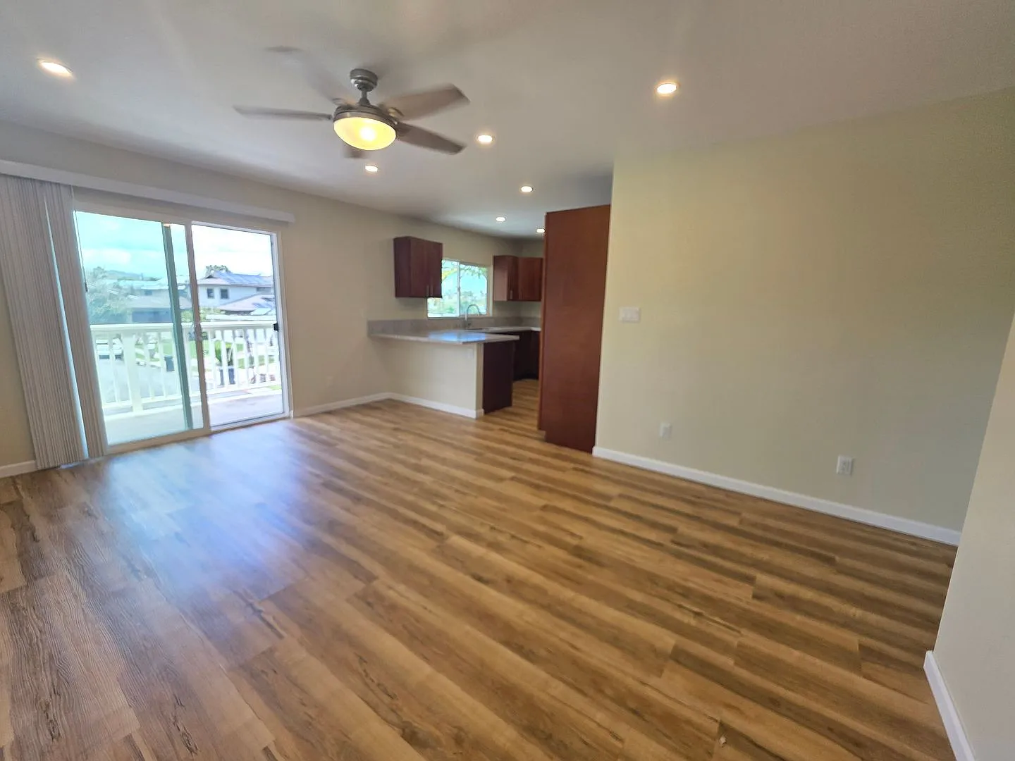 Available Now! 2 Bed, 2 Bath, 2 Tandem Parking — Photo 4