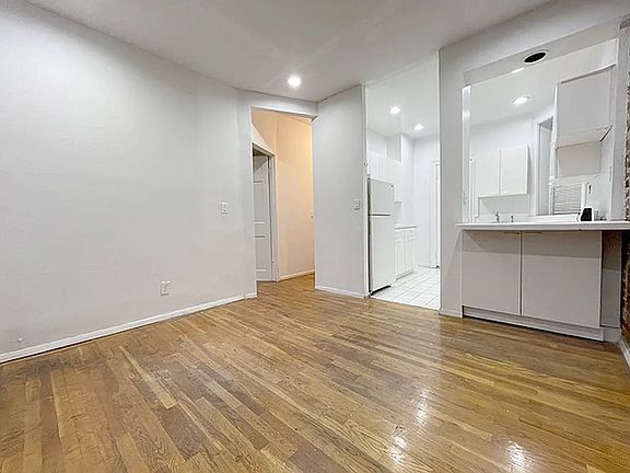 3rd image of 222 W 20th St APT 6
