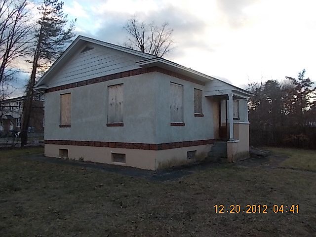 1st image of 13 Worth St