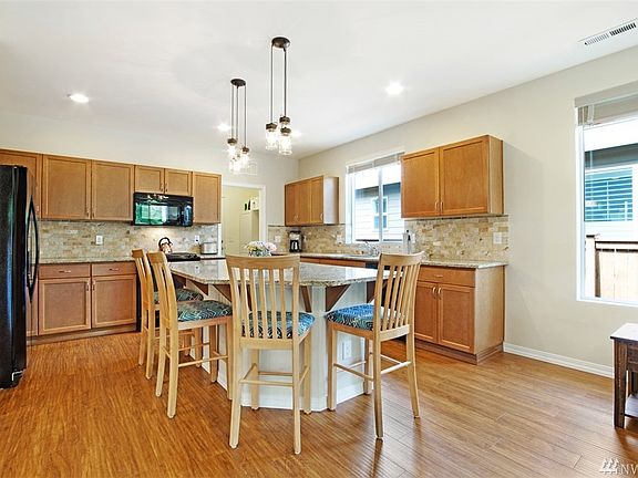 4th image of 8420 Vashon Dr NE