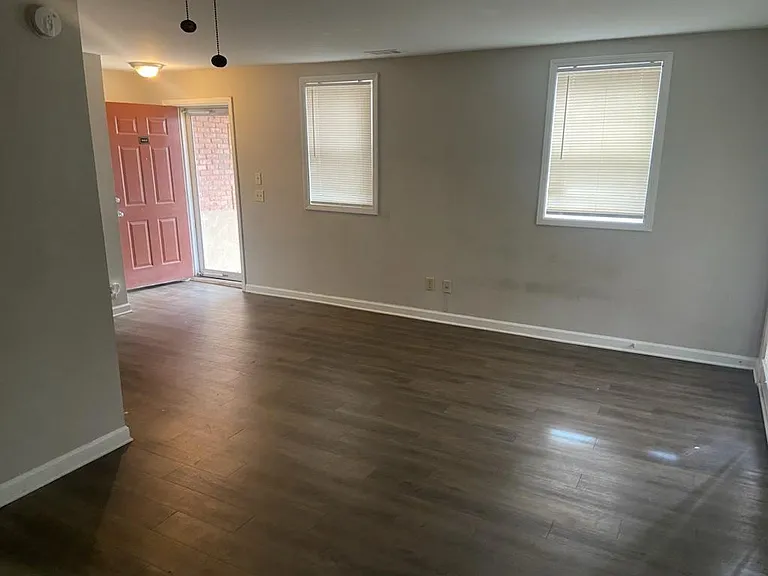 844 Park Pl NE #F — Photo 4