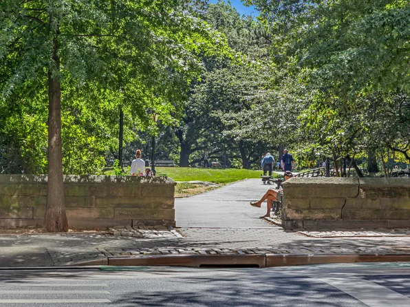 327 Central Park West image 24 of 24