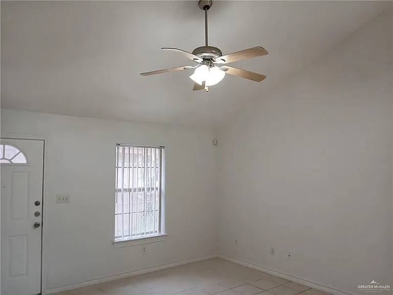 2101 Bahamas Dr — Photo 2