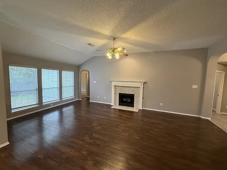 6105 Comfort Dr — Photo 5