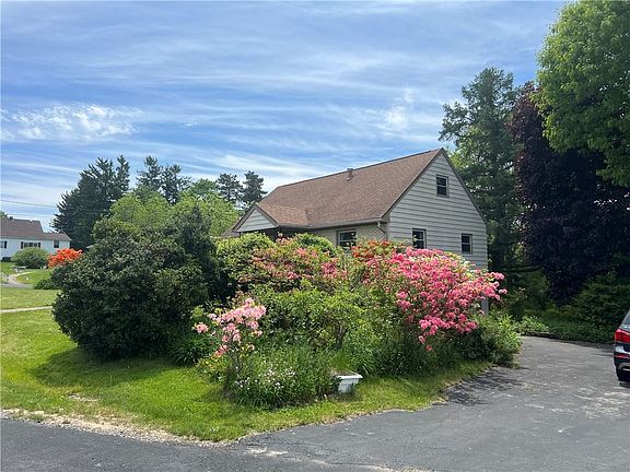 3rd image of 131 Linhurst Ave