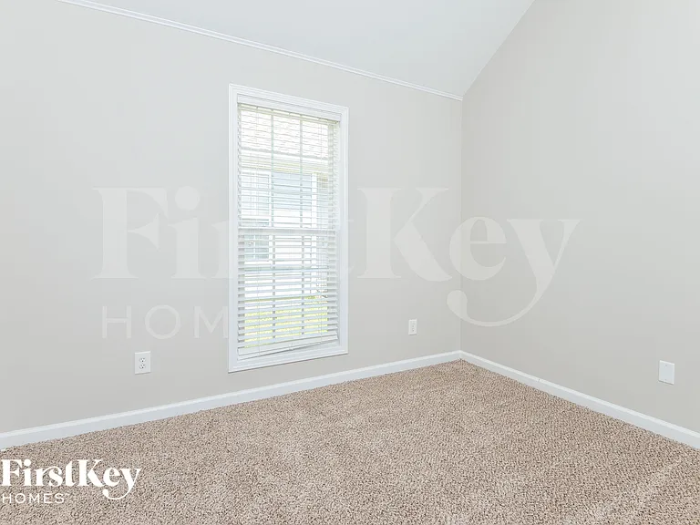 2218 Village Ln — Photo 11