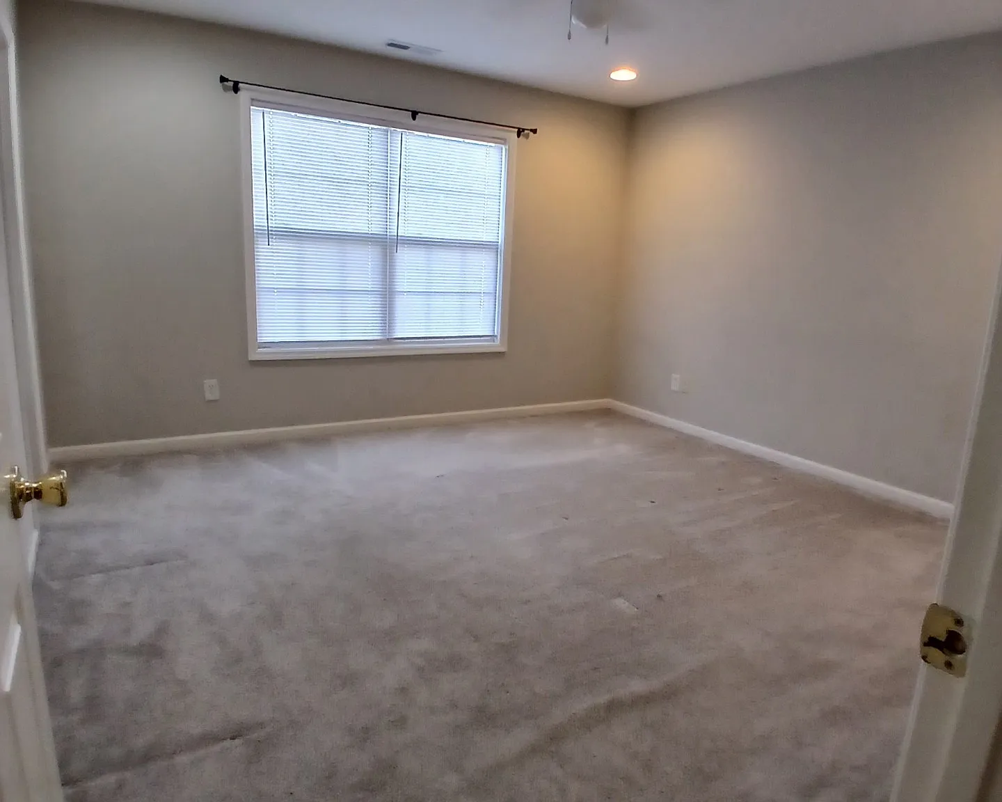 3 bed, 2.5 bath, 743 sqft, $1,500 — Photo 4