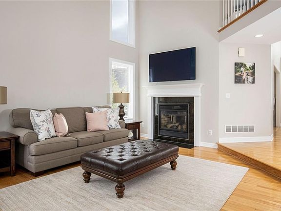 5th image of 60 Chatham Ct