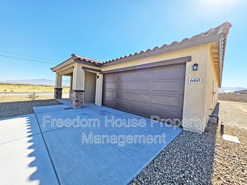 4 bed, 2.0 bath, 1815 sqft, $1,836 — Photo 4