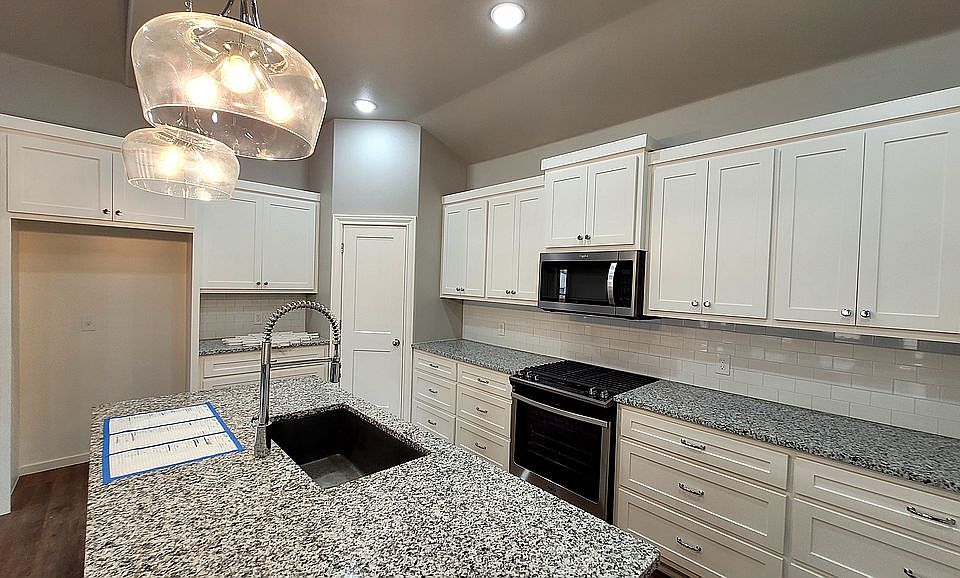 1st image of 208 Cowboy Ln