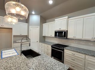 208 Cowboy Ln, Wolfforth, TX 79382