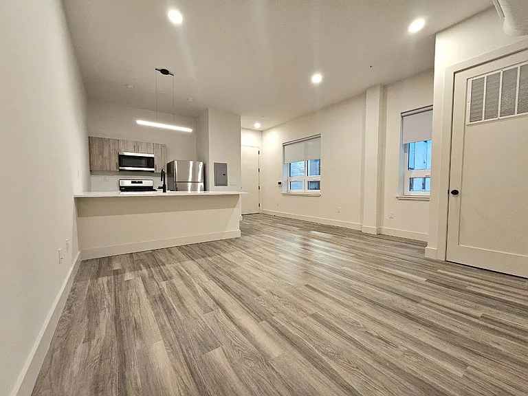 50 Washington St #72 — Photo 2