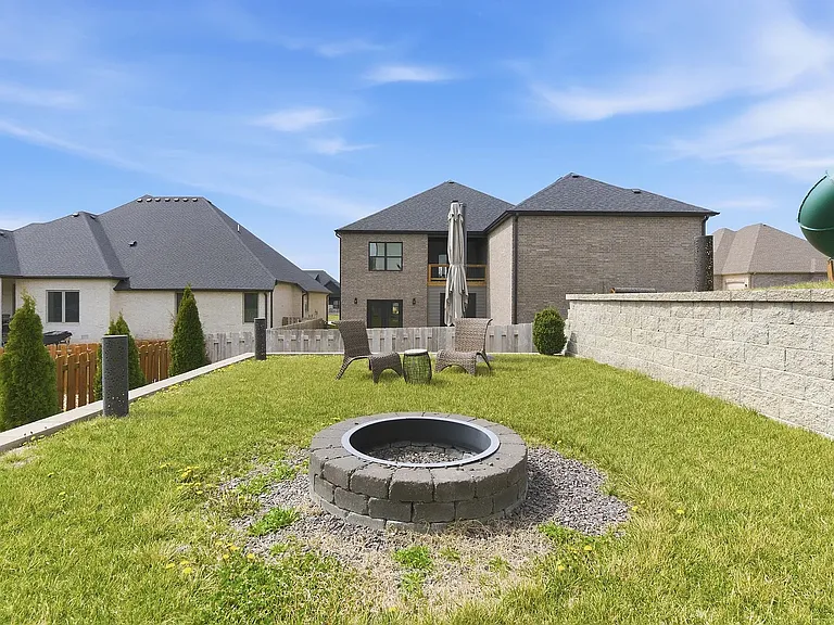 703 S Hickory Dr — Photo 50