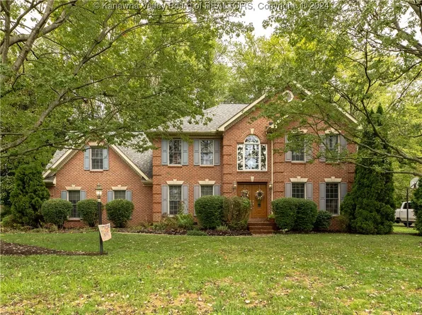 18 Saint Andrews Dr, Hurricane, WV 25526