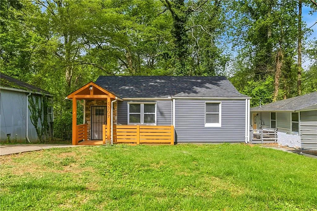 2 bed, 1.0 bath, 903 sqft, $1,600 — Photo 1