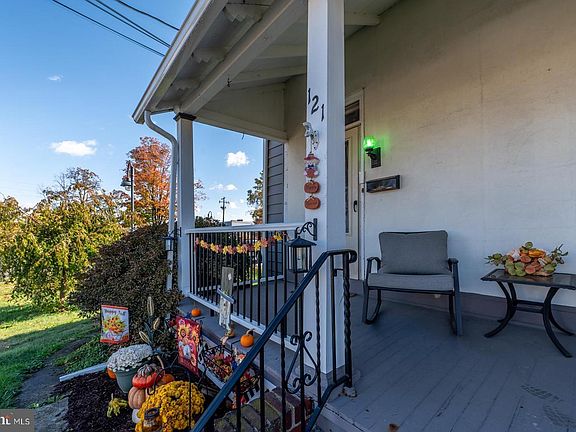 3rd image of 119 E Broad St #121