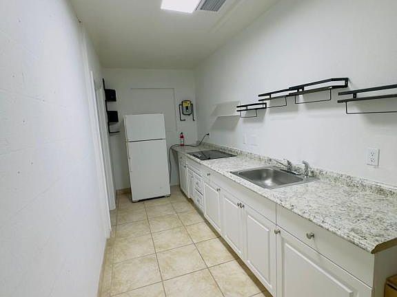 2nd image of 3380 Oak Dr
