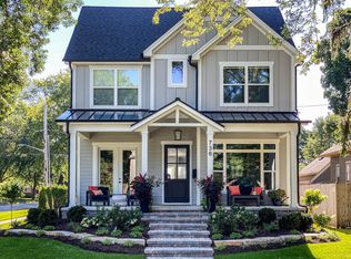 511 N Webster St, Naperville, IL 60563