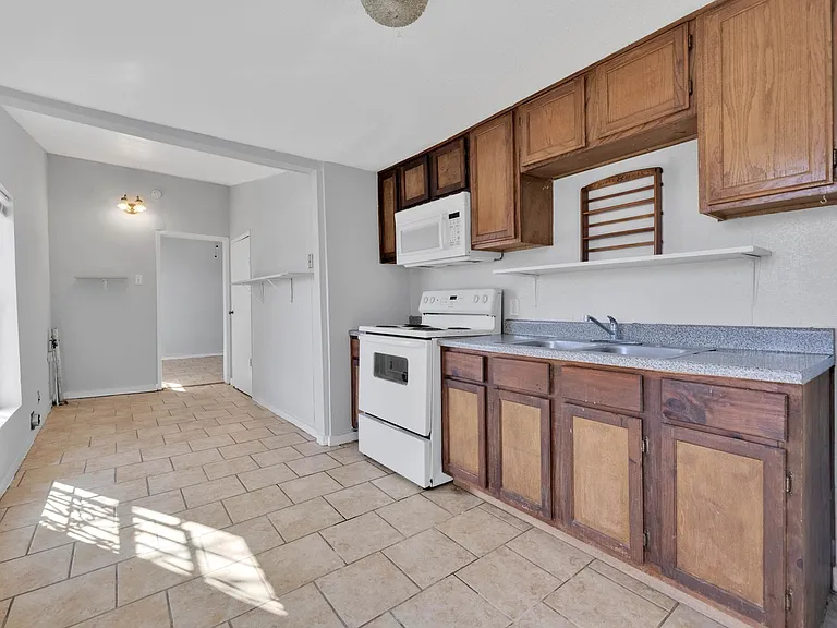 652 N San Ignacio Ave — Photo 8