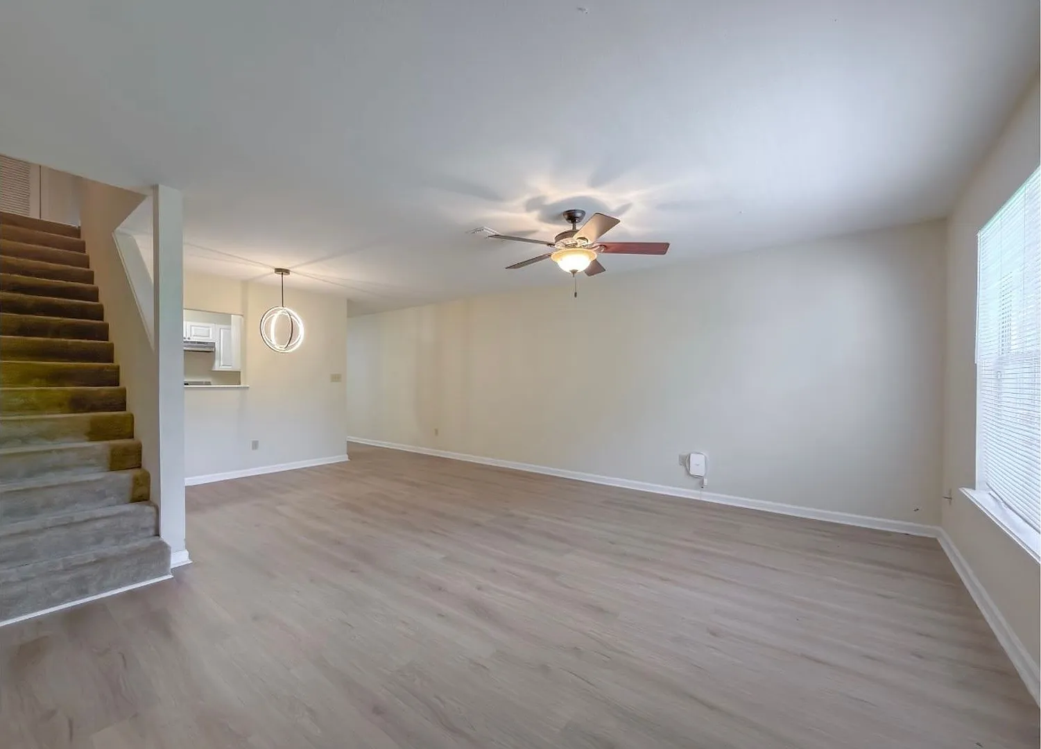 Walkable 3/3 W/ Washer/Dryer, Stainless Steel Appliances, & Lawn Maint Included! $1575/Month Avai... — Photo 3