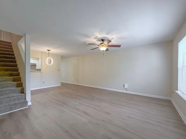 836B W Georgia St — Photo 3