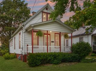 111 1/2 Weldon St, Bloomington, IL 61701