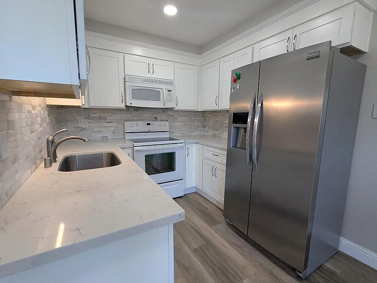 1297 Spring Valley Cmn — Photo 13