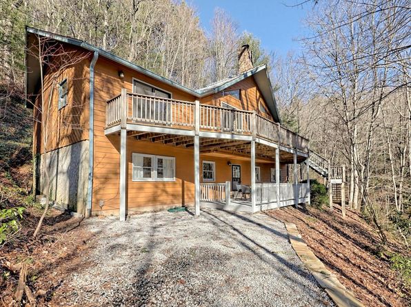 1021 Saddleback Cir
