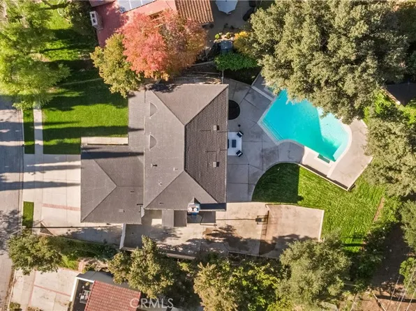 5340 Edgeware Dr, Calabasas, CA 91301