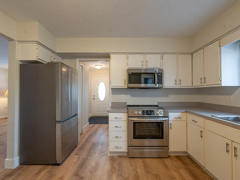 5970 Mayflower Ave — Photo 4