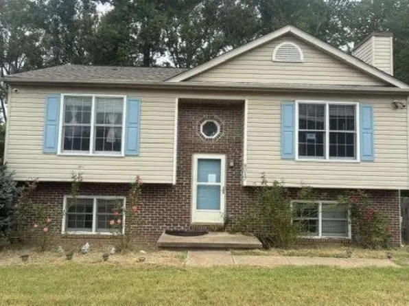 8017 Blossom Wood Ct, Fredericksburg, VA 22407