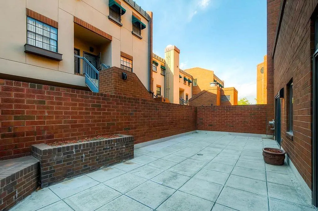 3 bed, 2009 sqft, $4,050 — Photo 3