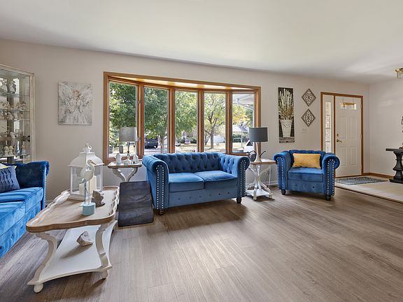 4th image of 225 Indianwood Ln
