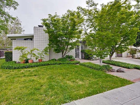 4th image of 5434 Castle Manor Dr