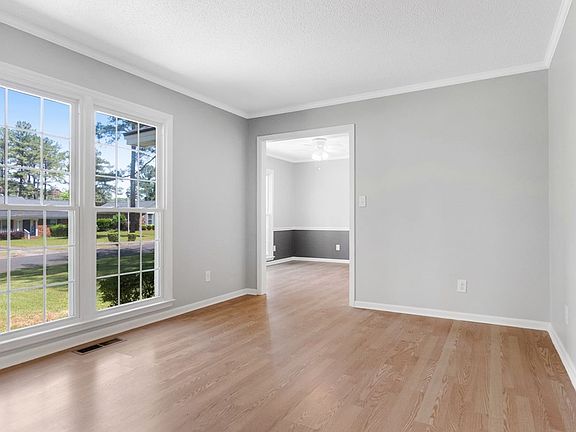 4th image of 2808 Capers Ln